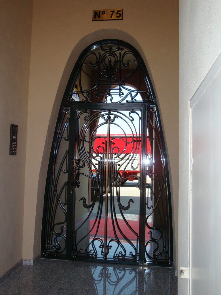 Puerta modernista